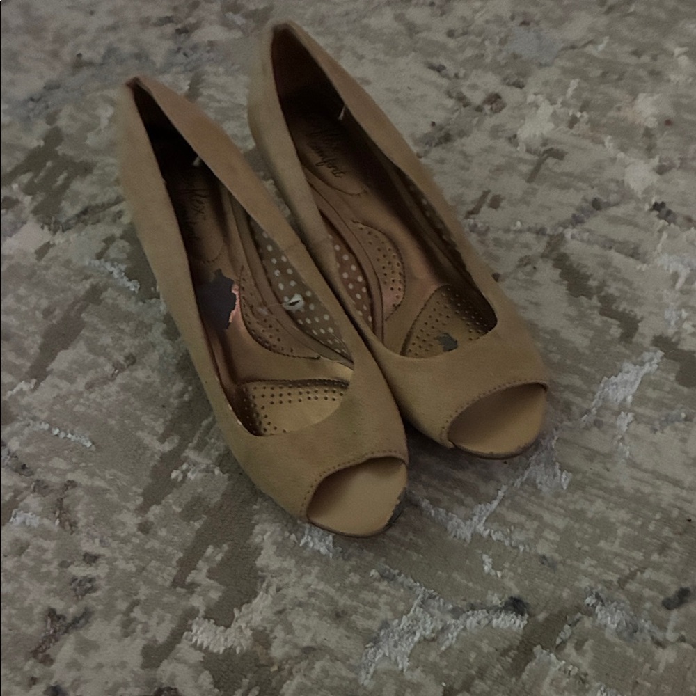 Dexflex Comfort Tan Peep-Toe Flats